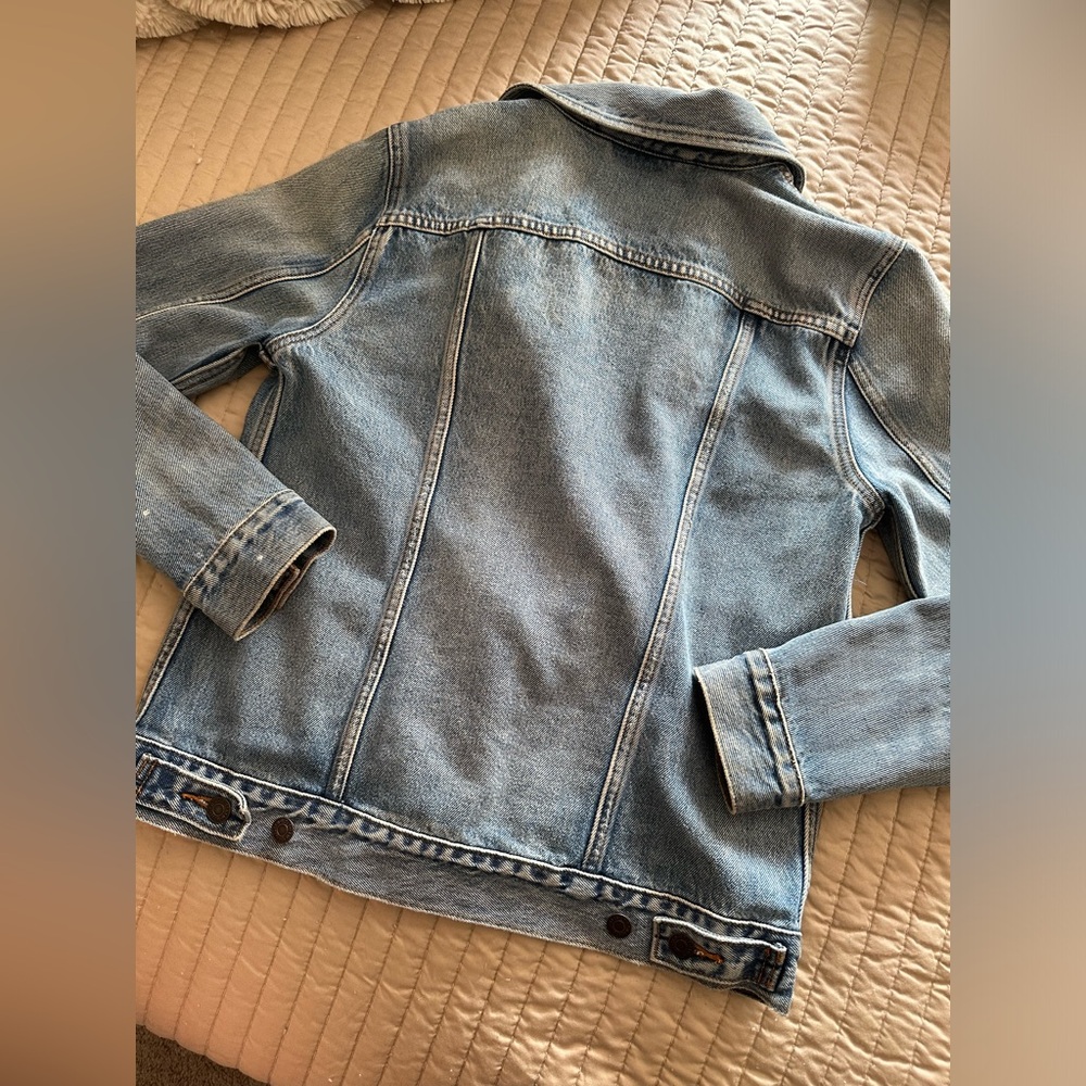 Levi’s Classic Jean Jacket - Picture 8 of 9